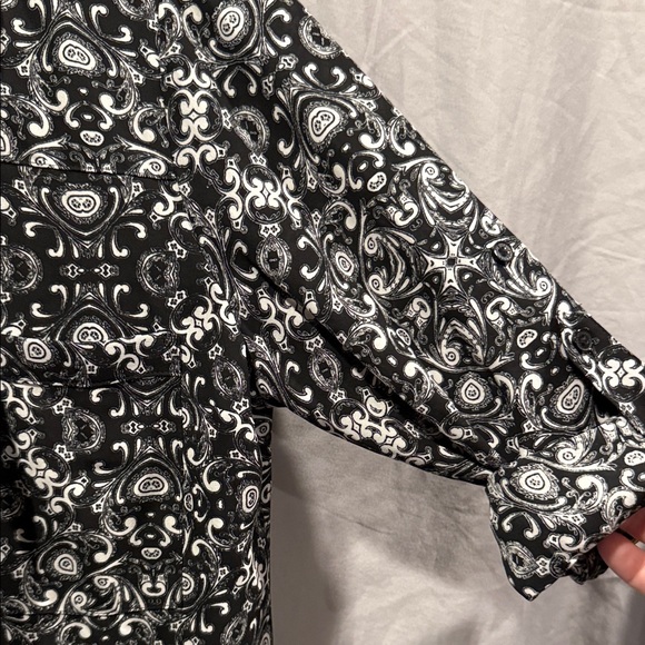 Express Black and White Patterned Button Down Shirt - Picture 4 of 11